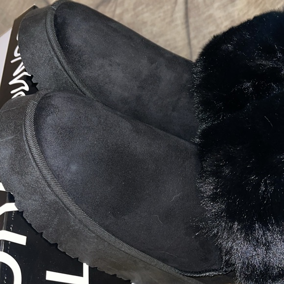 ☃️BOGO50%☃️ 🆕🖤WILD DIVA: BLACK Fuzzy Platform Booties Size 8.5 - Picture 7 of 12